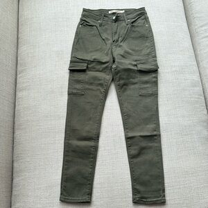 Levi’s 721 high rise skinny ankle cargo olive color jeans, 25